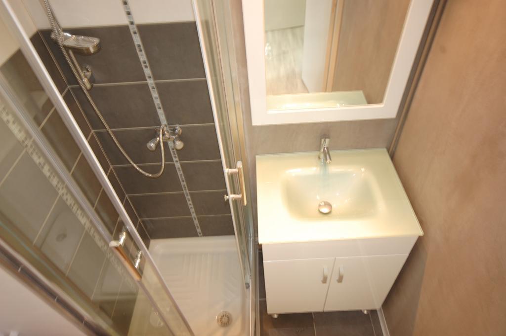 Appartement La Pinede Грюїссан Номер фото